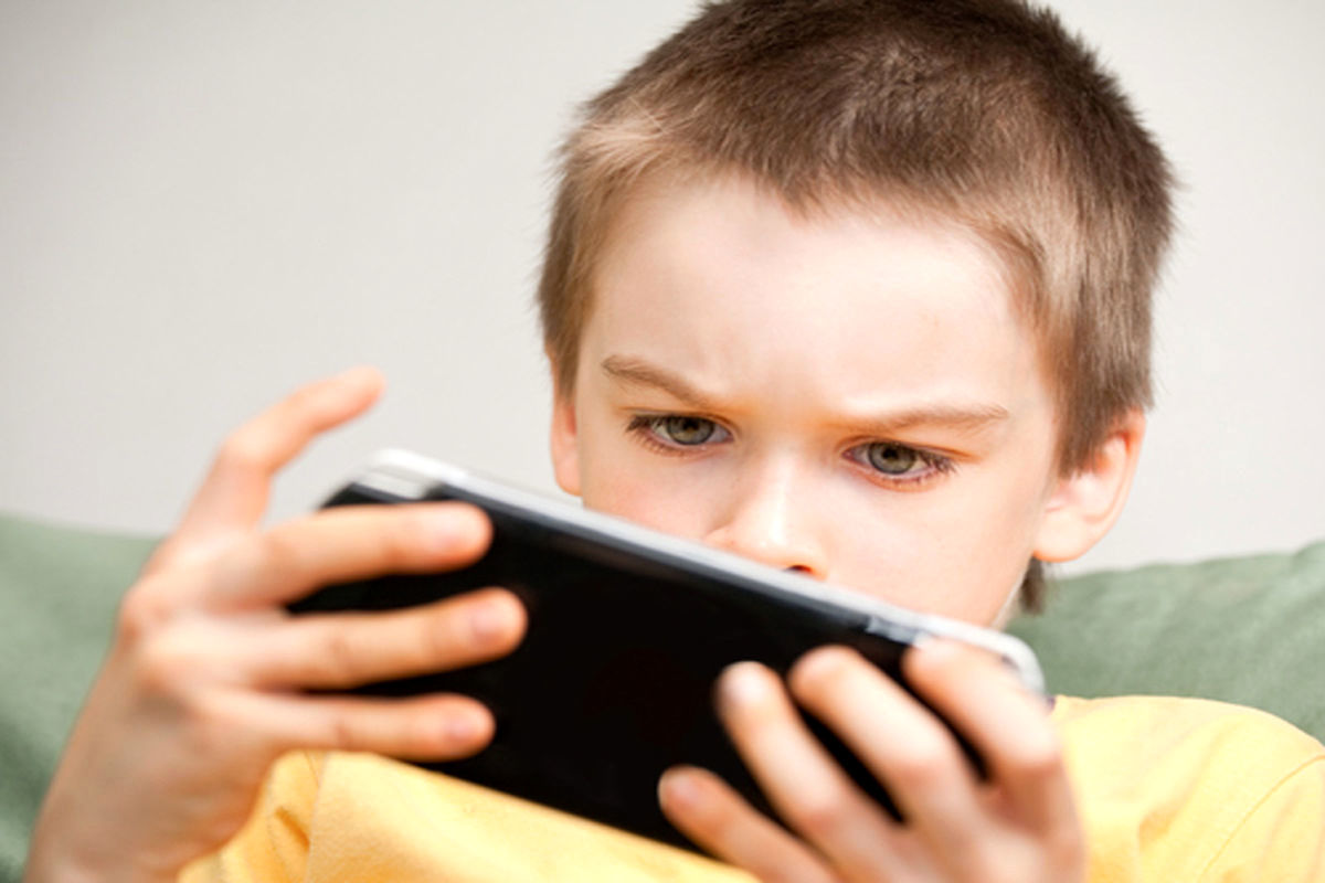 شرط استفاده از موبایل در مدارس انگلیس