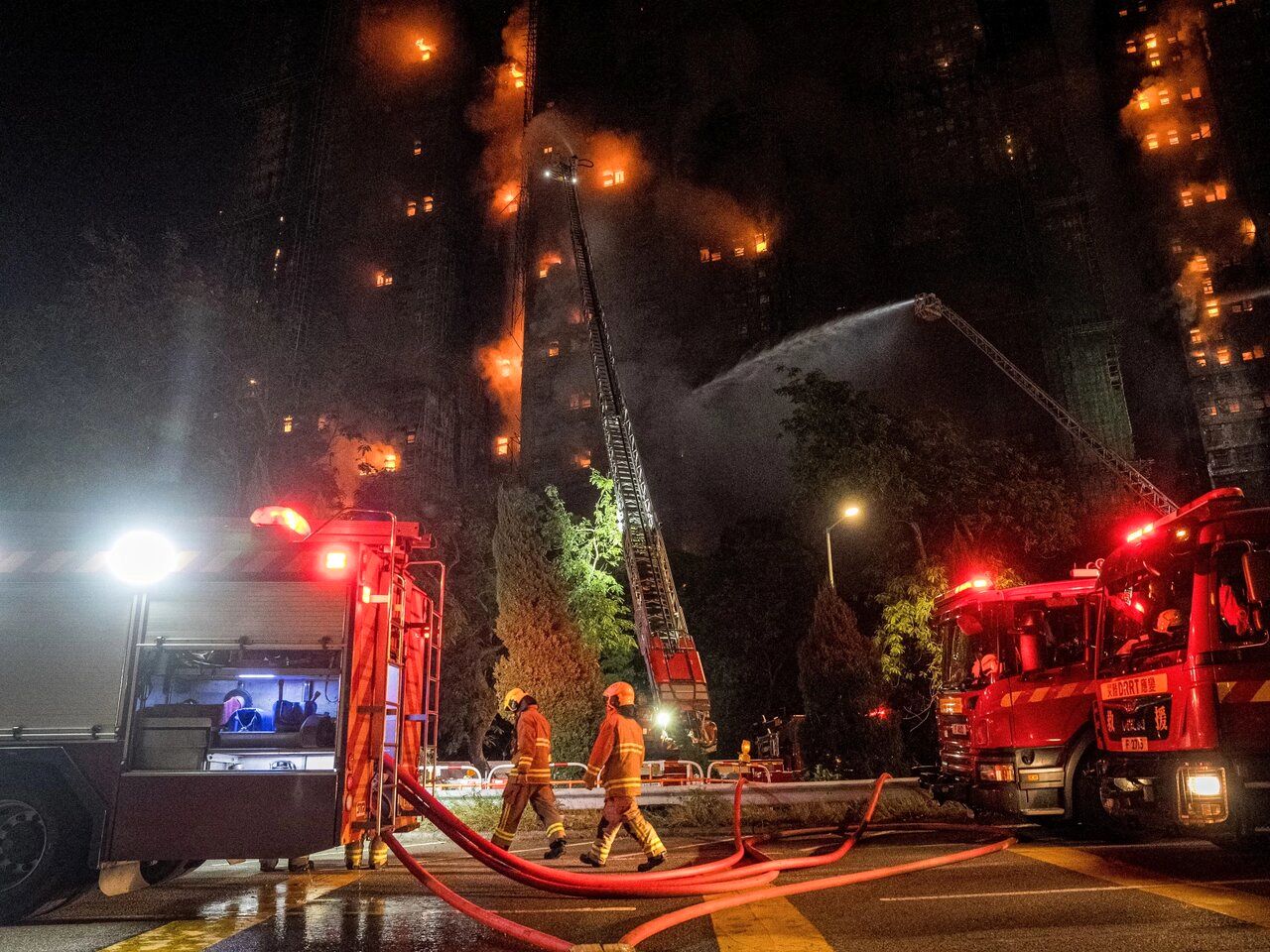 هنگ‌کنگ در شوک؛ علت مرگبارترین آتش‌سوزی در نیم‌قرن اخیر چه بود؟/ صدها نفر مفقود شدند + تصاویر 6