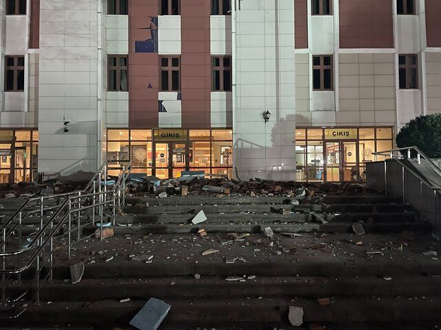 وقوع زلزله شدید در ترکیه/ مردم از بالکن‌ها به بیرون پریدند/ چند نفر مجروح شدند؟

