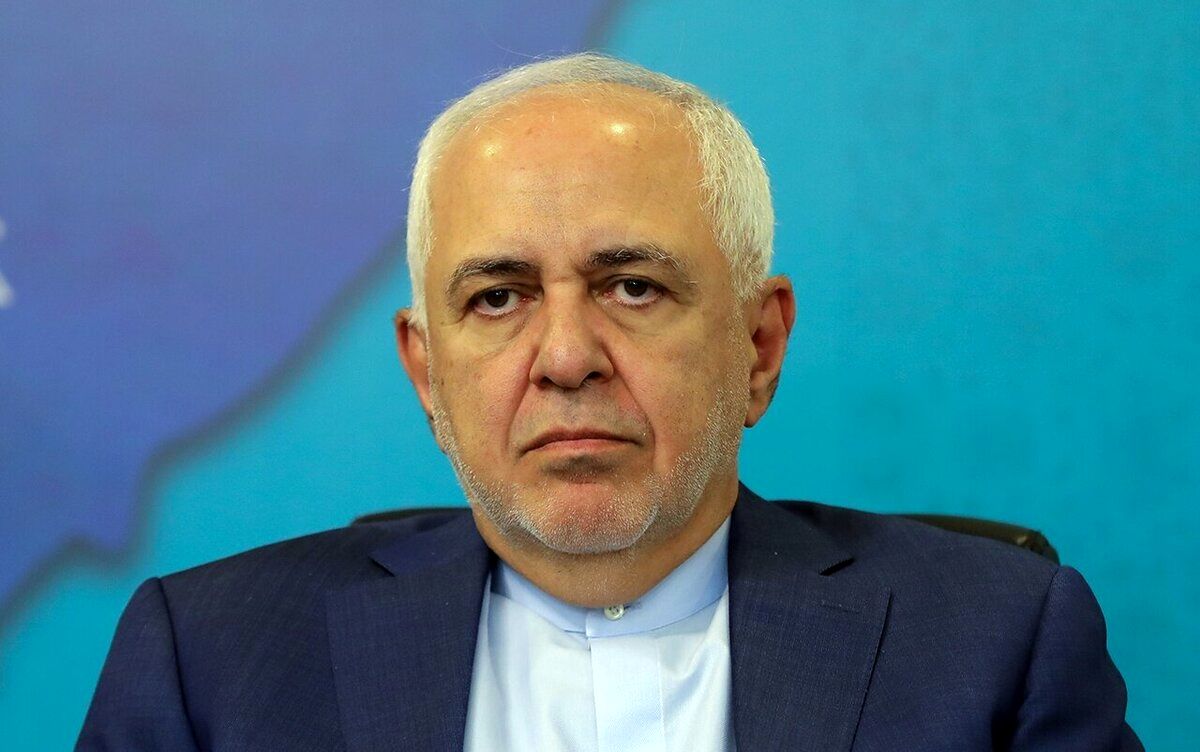 ظریف: توهّم این روزها مبنی بر اینکه بازگرداندن قطعنامه‌ها علیه ایران به آمریکا و اروپا موضع چانه‌زنی بهتری می‌دهد جز حماقت نیست