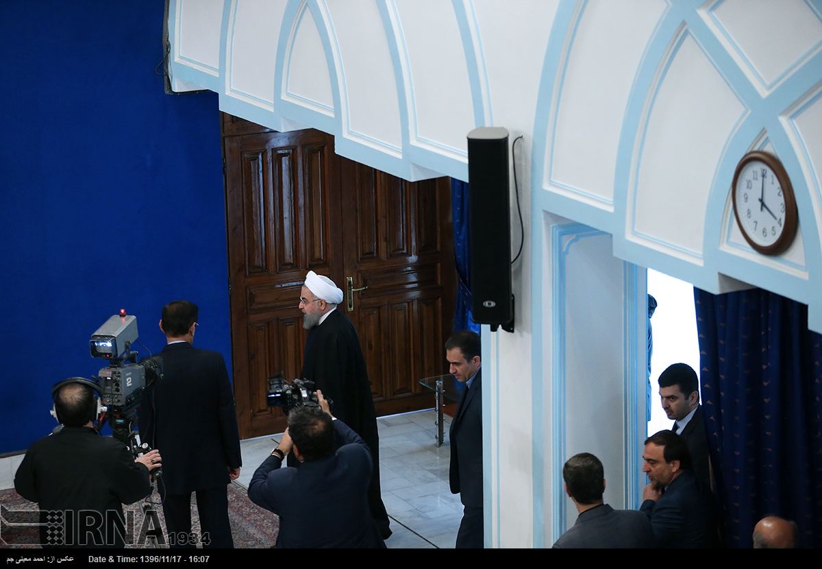 حاشیه های کنفرانس خبری رئیس جمهوری/ کدام دولتمردان روحانی را همراهی کردند؟