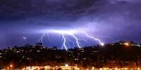 وزش باد شدید و رگبار باران در راه تهران