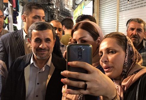 احمدی‌نژاد روز عرفه را در کجا گذراند؟ / غیبت مشایی ، حضور پررنگ بقایی + عکس