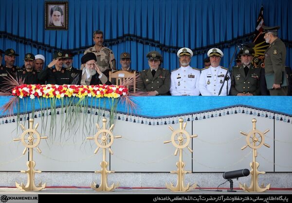 مراسم مشترک دانش‌آموختگی دانشجویان دانشگاه‌های افسری ارتش با حضور مقام معظم رهبری