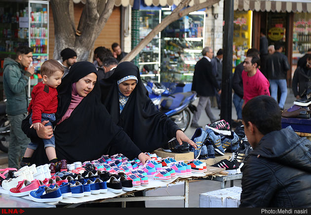 دستفروشی در خیابان ناصرخسرو