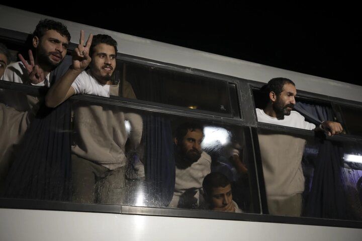 اولین گروه از اسرای فلسطینی آزاد شدند