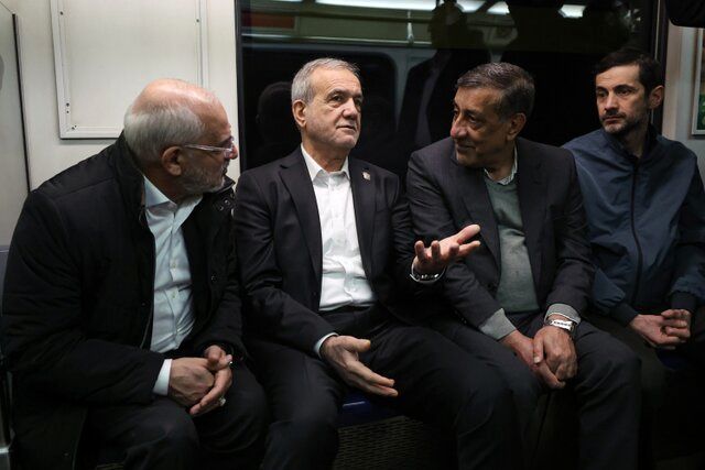 حضور پزشکیان در مترو/ رئیس‌جمهور: توسعه حمل‌ونقل عمومی، اولویت جدی دولت است