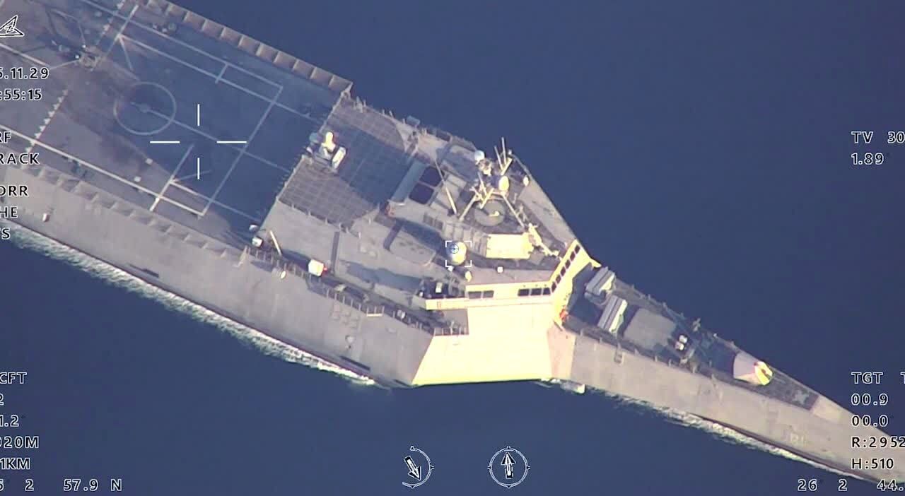 دریادار تنگسیری: در رزمایش اخیر، موشکی با برد بیش از طول خلیج فارس شلیک شد/ برای جنگ در دریا آماده‌ایم