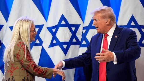 زن اسرائیلی که آمریکا را می‌چرخاند! + عکس و فیلم | نفوذ پشت صحنه بانوی لابی و اعتراف ناخواسته ترامپ