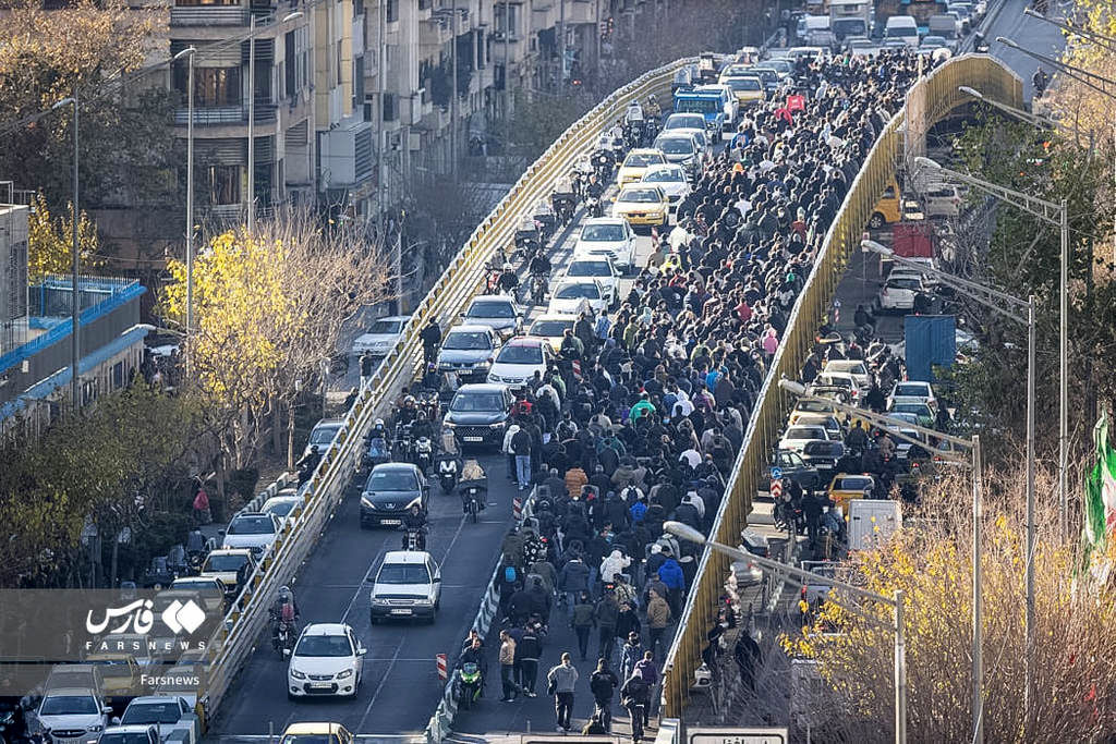 به چی اعتراض داریم؟ به نوسان دلار | به خاطر اینکه جلیلی رای نیاورد به پزشکیان رای دادم | اعتراضات در جریان است | پاسخ دولت به مطالبات بازاریان چه بود؟