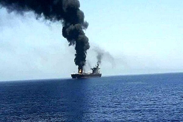 فوری/ شلیک موشک به یک کشتی در بندر الحدیده یمن+ فیلم