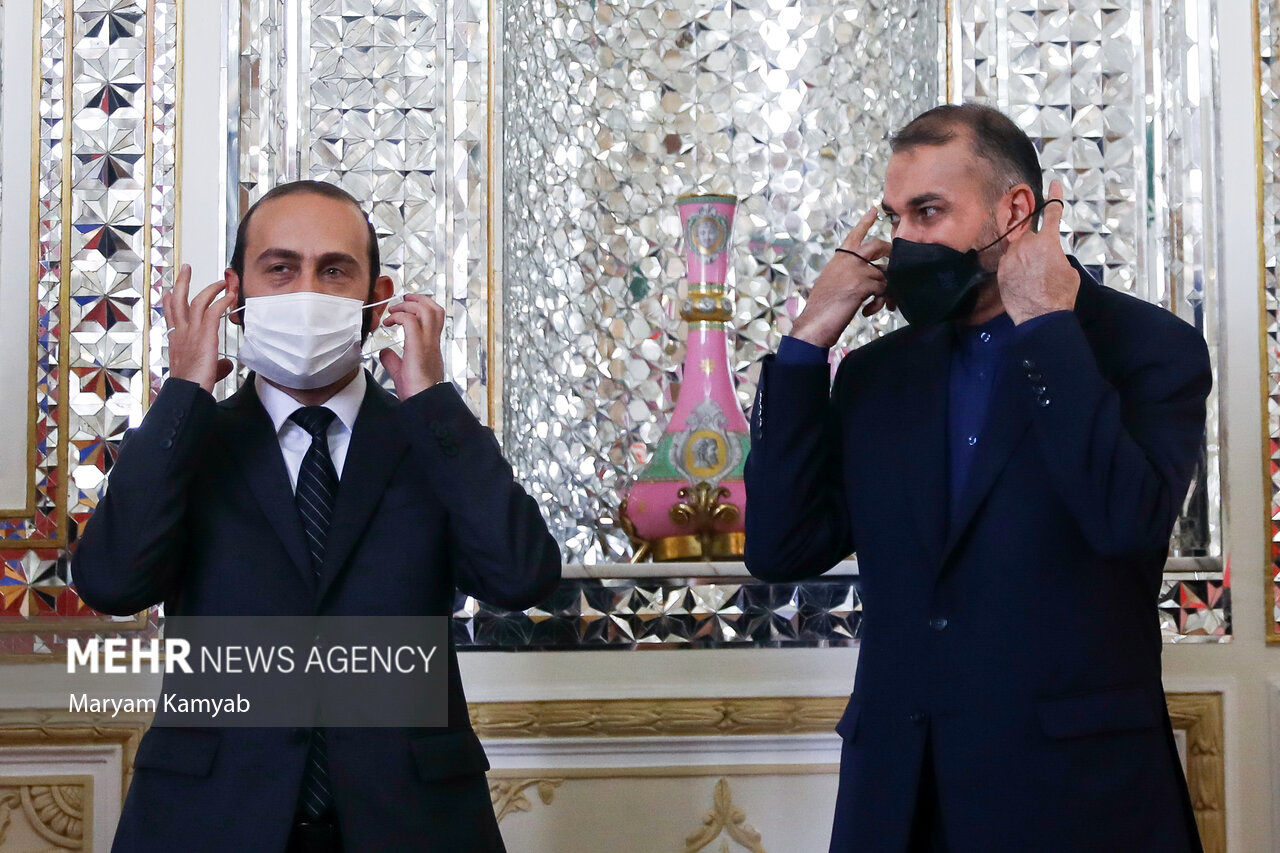 عکس جنجالی از امیرعبداللهیان در دیدار با وزیر خارجه ارمنستان