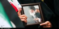 لحظه ورود خانواده شهدای میناب به تهران برای وداع با رهبر شهید+ فیلم 