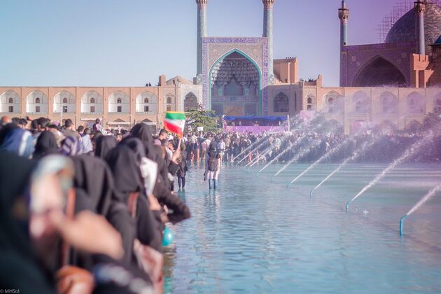 تصاویر سخنرانی حسن روحانی در میدان نقش جهان اصفهان