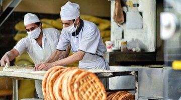 اقدام تحسین برانگیز یک نانوایی برای نیازمندان+عکس