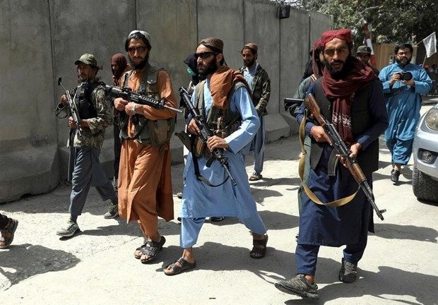 هجوم عناصر طالبان به اداره گذرنامه / چرا عناصر طالبان به دنبال دریافت گذرنامه هستند؟
