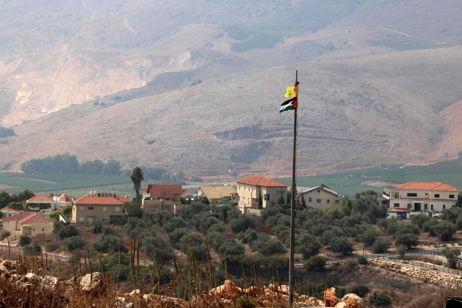 نفوذ حزب‌الله به مقر نیروهای اسرائیل/ پرچم حزب الله برافراشته شد+ فیلم