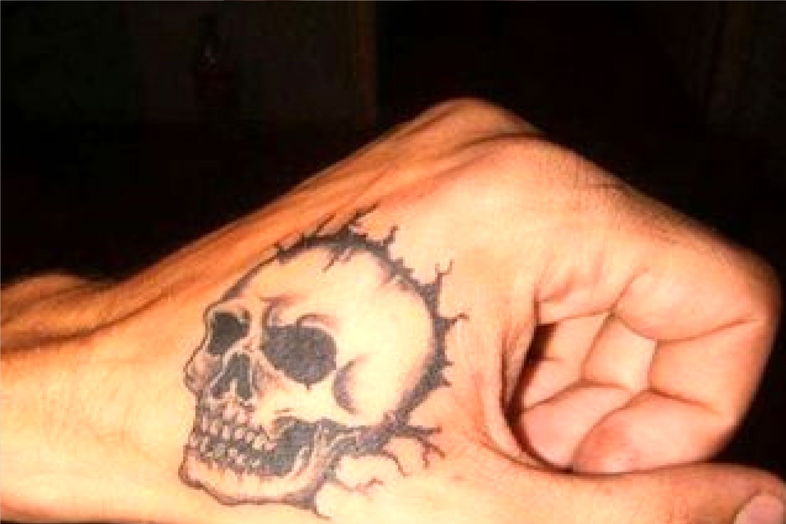 شمشیرهایی شبیه نماد شیطان / خالکوبی عجیب شرورهای تهران + فیلم