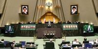 تصاویری از چفیه انداختن نمایندگان به گردن پزشکیان/ پوشش متفاوت قالیباف در صحن علنی مجلس
