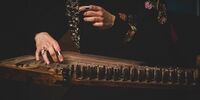 دست‌هایی که عشق می‌نوازند