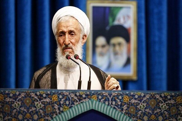 امام جمعه تهران: رهبری به علت تقوایی که دارد از خطا به دور است