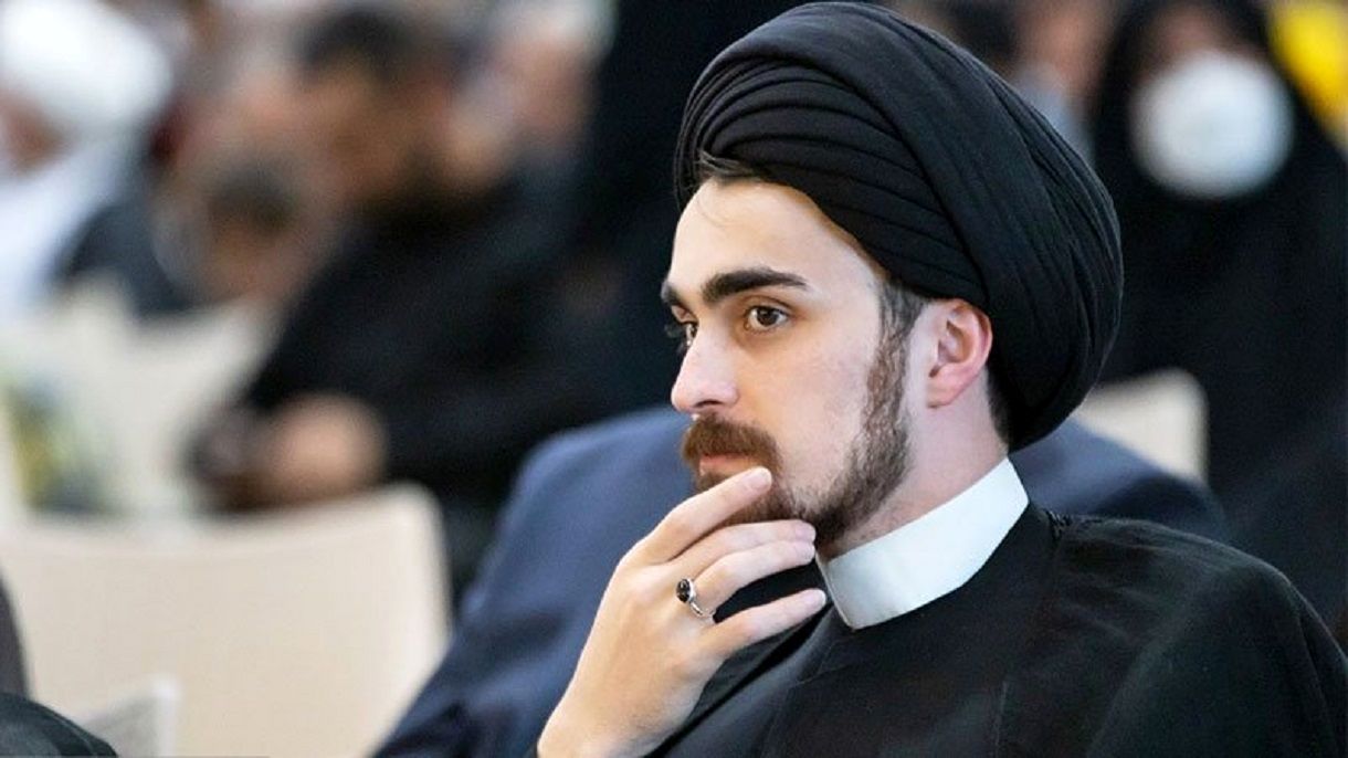 ایران خمینی در آغوش پدرش / تصویر مادر سیداحمد در اپل‌واچ + عکس