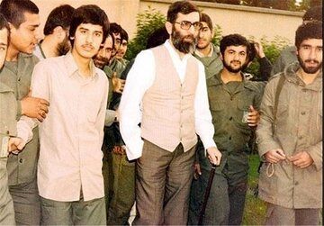 عکس کمتر دیدهشده از 24 سالگی رهبر انقلاب در کنار یک دوست لبنانی