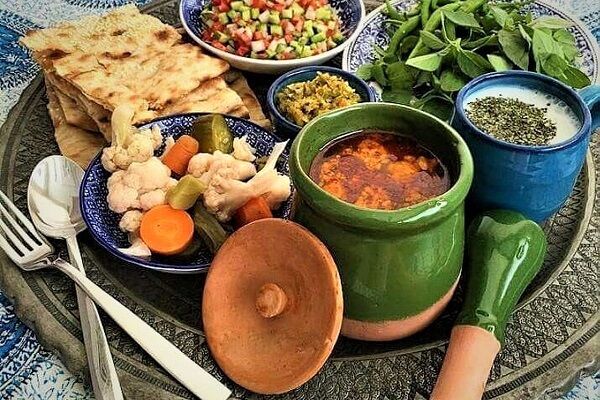 این بیماری بعد از خوردن آب‌گوشت ظاهر می‌شود