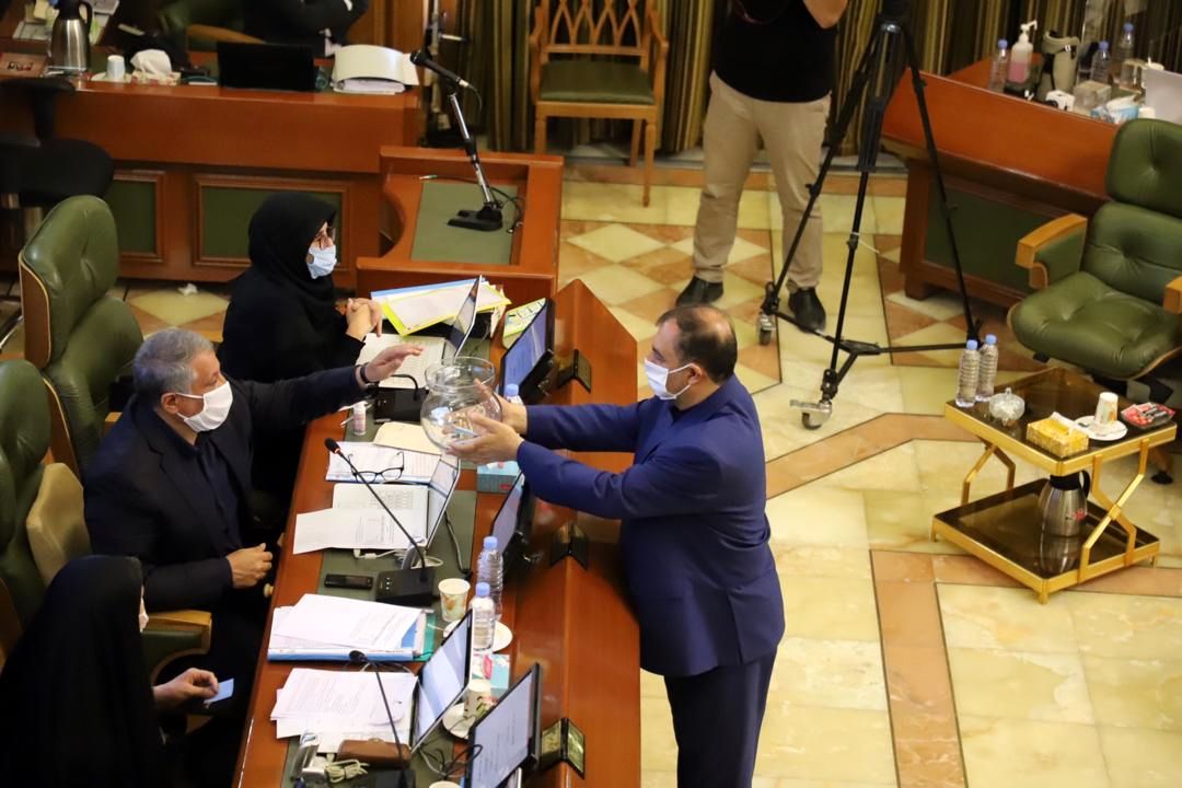 ترکیب هیات رییسه شورای شهر تهران مردانه شد / کدام اعضا ریزش رای داشتند 
