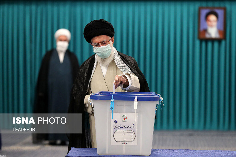تصاویر|حضور مقام معظم رهبری پای صندوق رای انتخابات سیزدهمین دوره ریاست‌جمهوری

