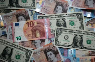 قیمت دلار و یورو در صرافی ملی امروز پنجشنبه ۴ دی1404/کاهش قیمت دلار و یورو 