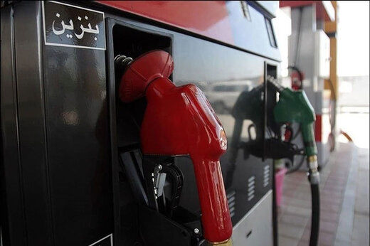 قیمت بنزین در دولت احمدی نژاد از ۸۰ تومان به ۷۰۰ تومان رسید
