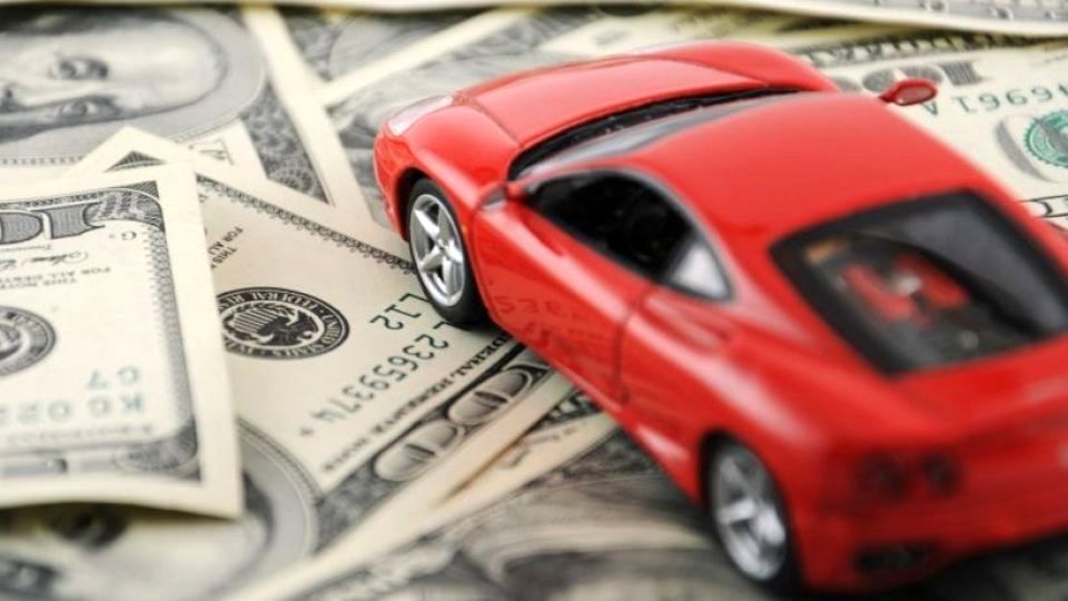 قیمت دلار منتظر اولین بودجه رئیسی /نوسان در بازار خودرو