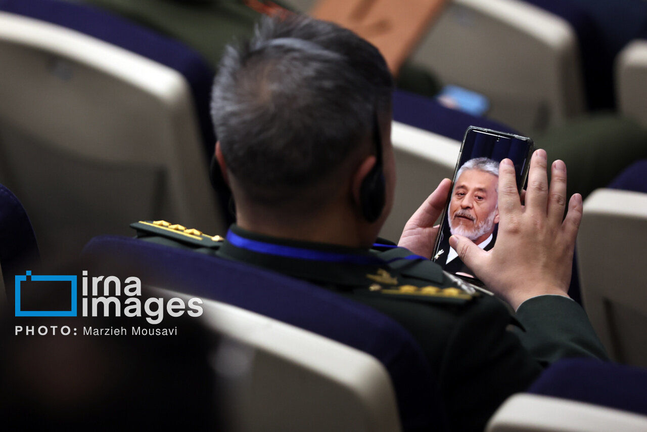 تصویر فرمانده ارشد ارتش ایران در گوشی افسر بلندپایه بلاروس | عکس