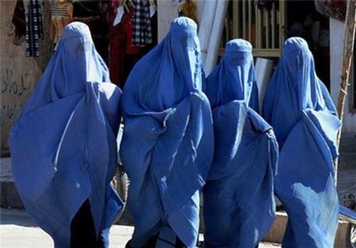 رهبر طالبان: همه زنان افغانستان باید برقع بپوشند