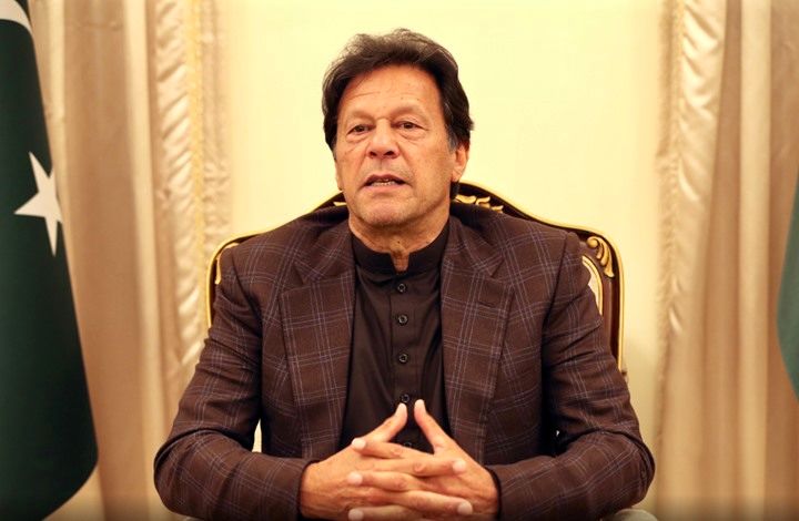 پرتاب بمب‌های آتش‌زا به خانه نخست وزیر پاکستان/ حمله هواداران عمران خان به پادگان ها