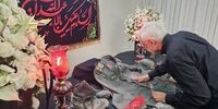 عکسی از بوسه سعید جلیلی بر لباس نظامی شهید سردار سلامی