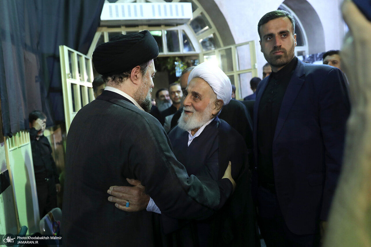 سید حسن خمینی در آغوش حدادعادل/ گپ و گفت ناطق نوری و حدادعادل شکار عکاسان شد/ نقویان هم بود+ تصاویر
