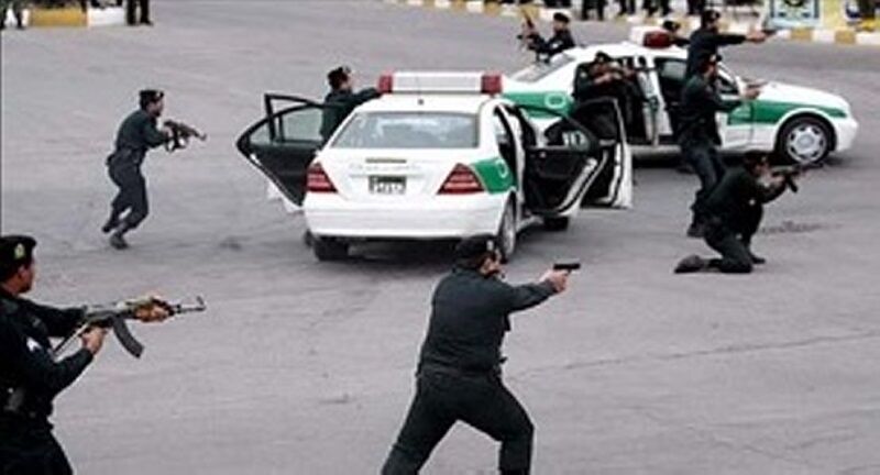 اطلاعیه پلیس فارس درباره درگیری های مسلحانه با قاتل فراری در فراشبند