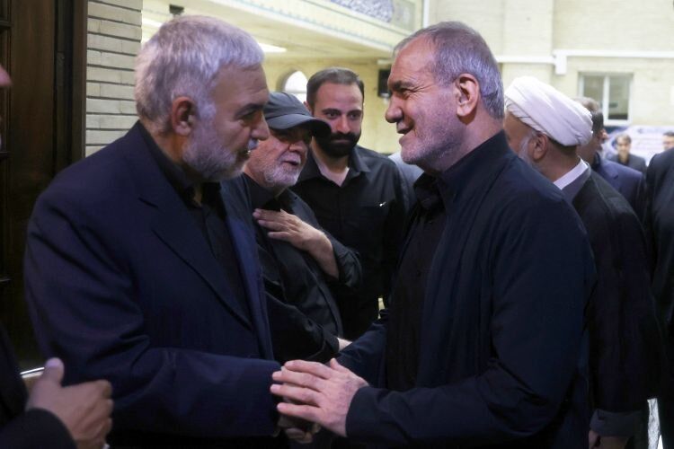  پزشکیان در کنار ناطق نوری در مراسم ختم پدر محمدباقر ذوالقدر +عکس