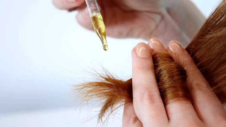 ۲۵ روش طبیعی برای ضخیم کردن مو در خانه
