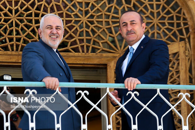 دیدار ظریف با وزیرخارجه ترکیه در اصفهان