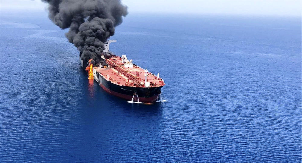 فیلم ادعایی ارتش آمریکا: ایرانی‌ها، مین عمل نکرده را از بدنه نفتکش ژاپنی در دریای عمان برداشتند 