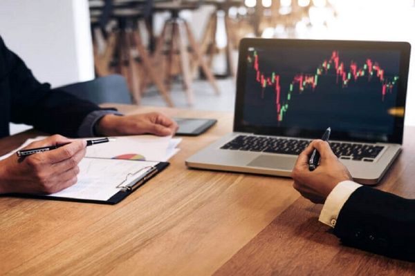 نسخه بازگشایی بورس در بحران | اعلمی: باز بودن بازار دارایی‌های فیزیکی حیاتی است | اعتماد سرمایه‌گذاران در خطر است اگر...