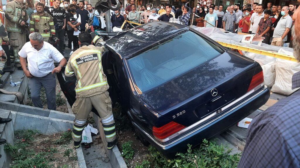 حادثه آفرینی بنز تشریفات وزارت خارجه/ چند نفر مصدوم شدند؟+تصاویر