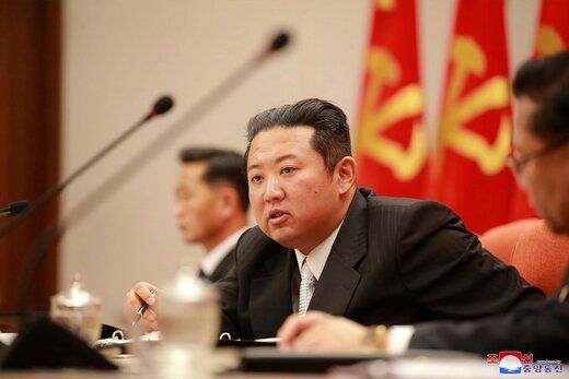تصاویر جنجالی از راه رفتن رهبر کره شمالی+عکس