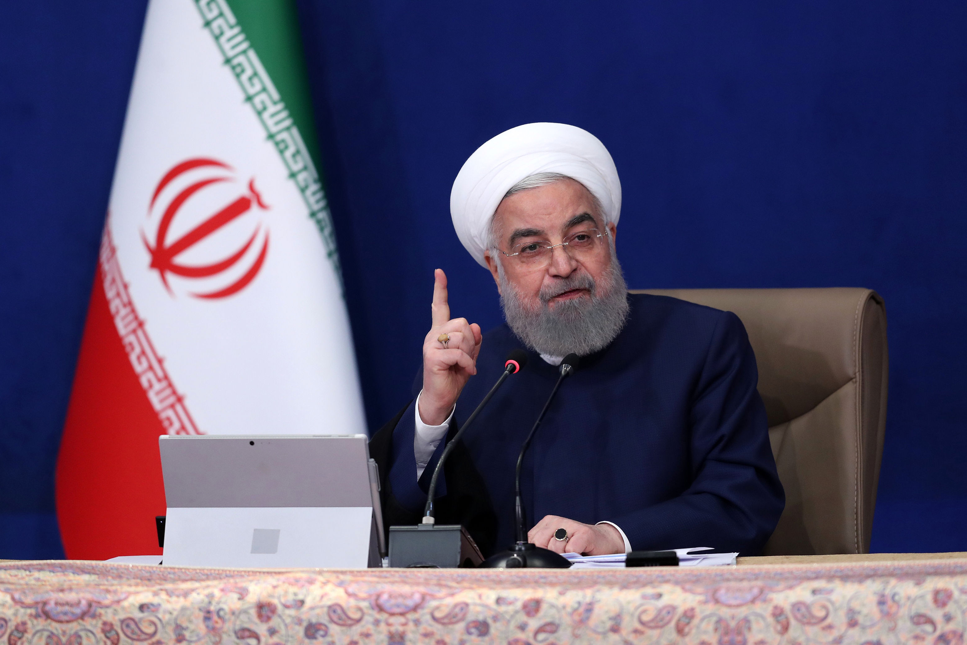واکنش روحانی به تزریق واکسن ایرانی کرونا به رهبر انقلاب+ فیلم