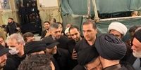عکس: فرزند رهبر شهید انقلاب در آغوش سیدحسن خمینی