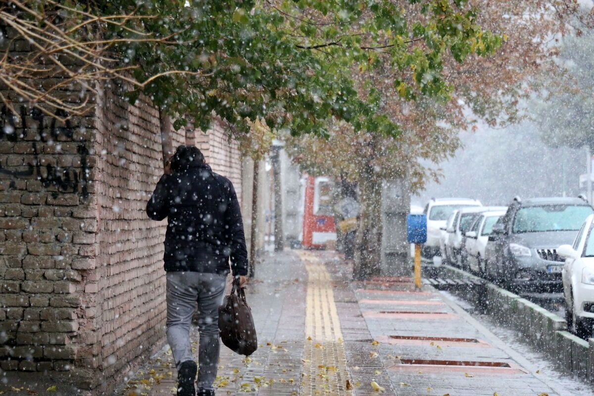 بارش برف مدارس مقطع ابتدایی این شهر را تعطیل کرد