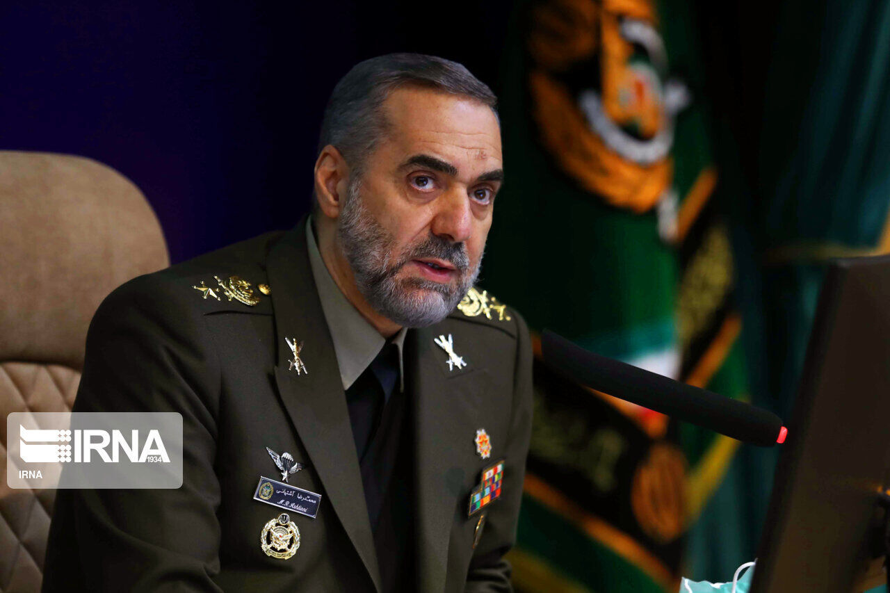 وزیر دفاع: حضور نیروهای خارجی در منطقه نامشروع و مخل امنیت است